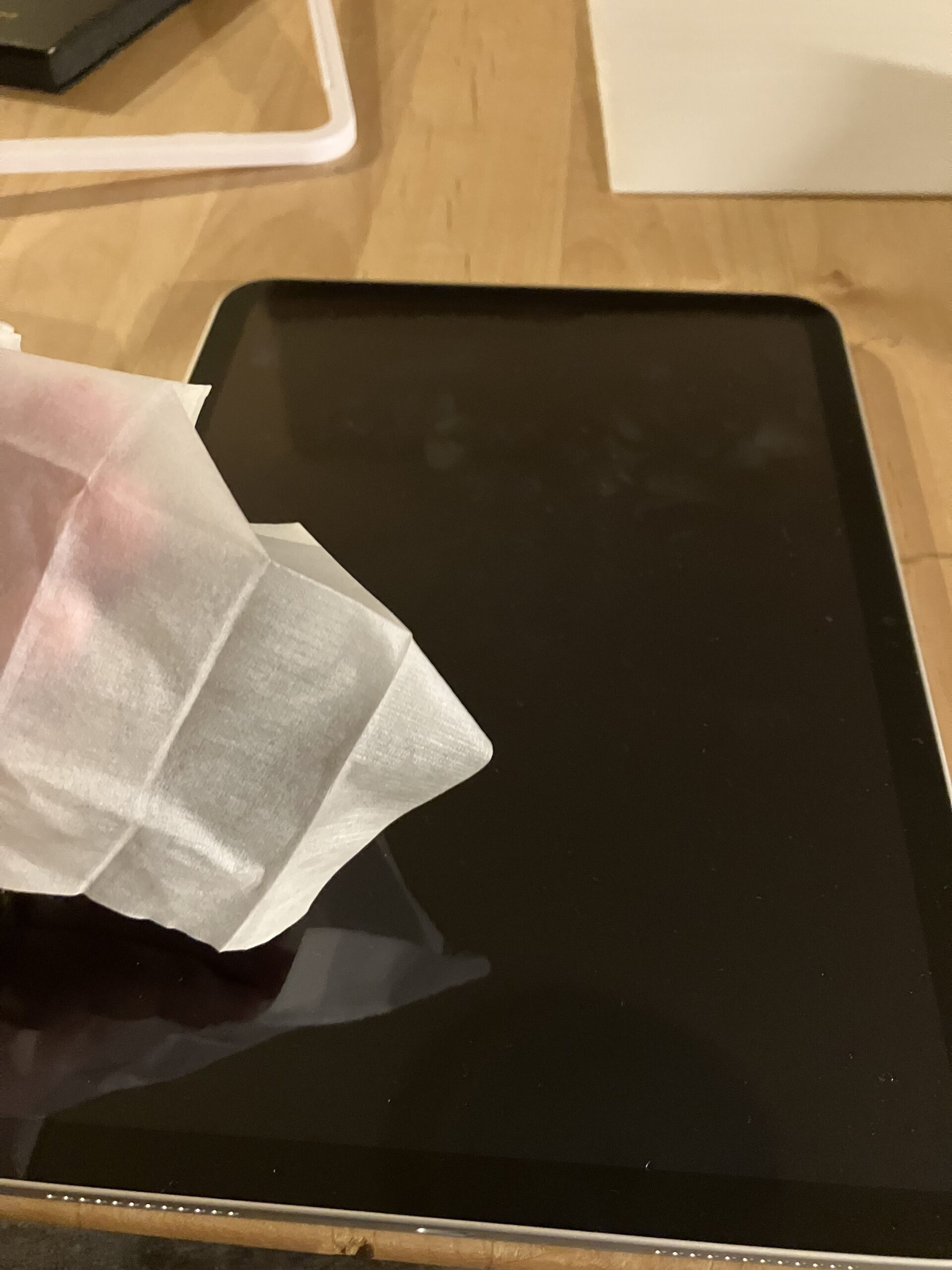 ウェットクリーナーで画面清掃