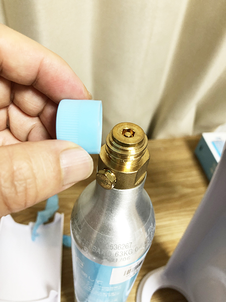 炭酸メーカーdrinkmateのガスのキャップ